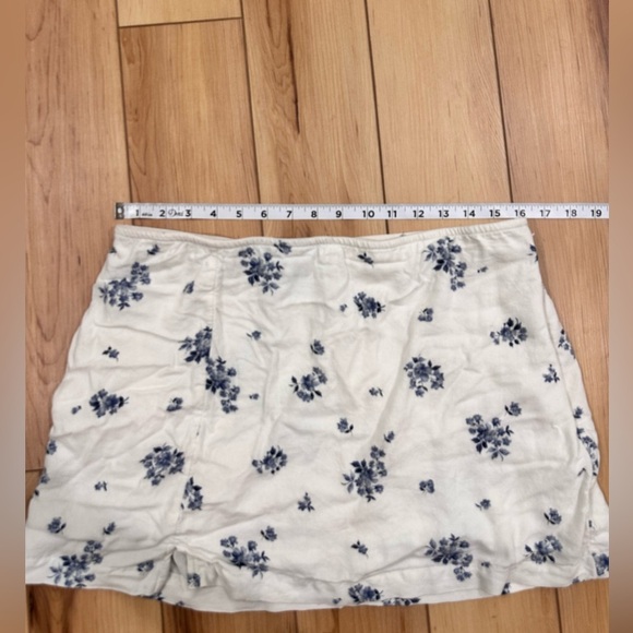 American Eagle Outfitters White Skirt with Blue Floral Design - Picture 4 of 7